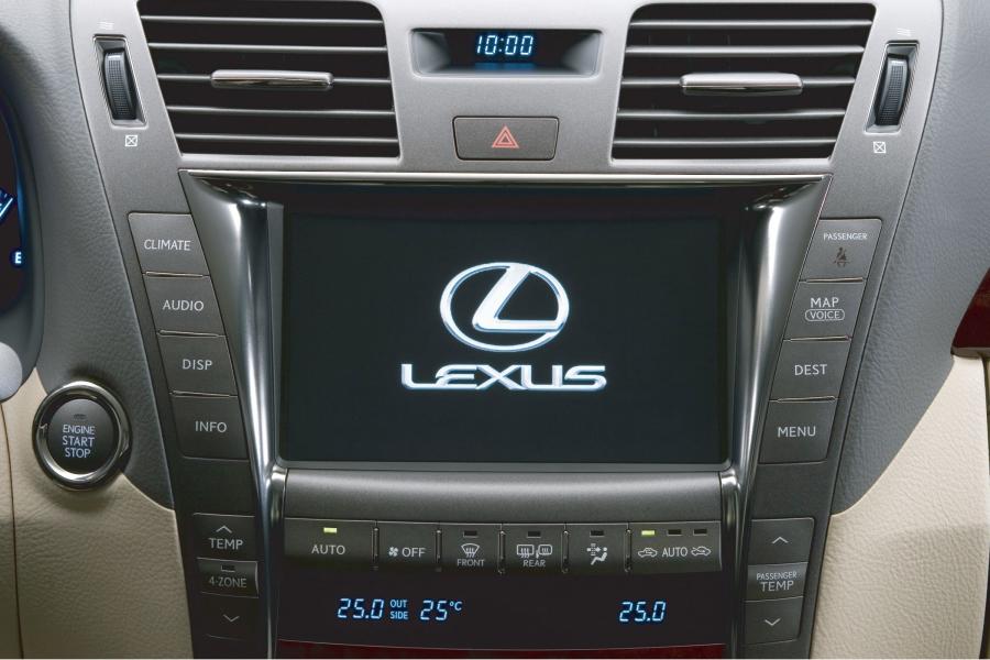  Lexus LS460 2006 года  (фото 110 из 200)